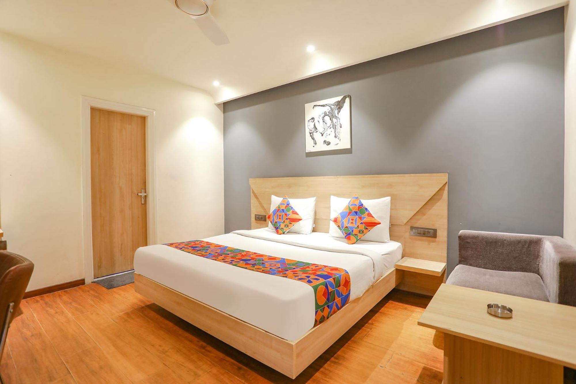 Fabhotel Jhs Studio Gurgaon Dış mekan fotoğraf