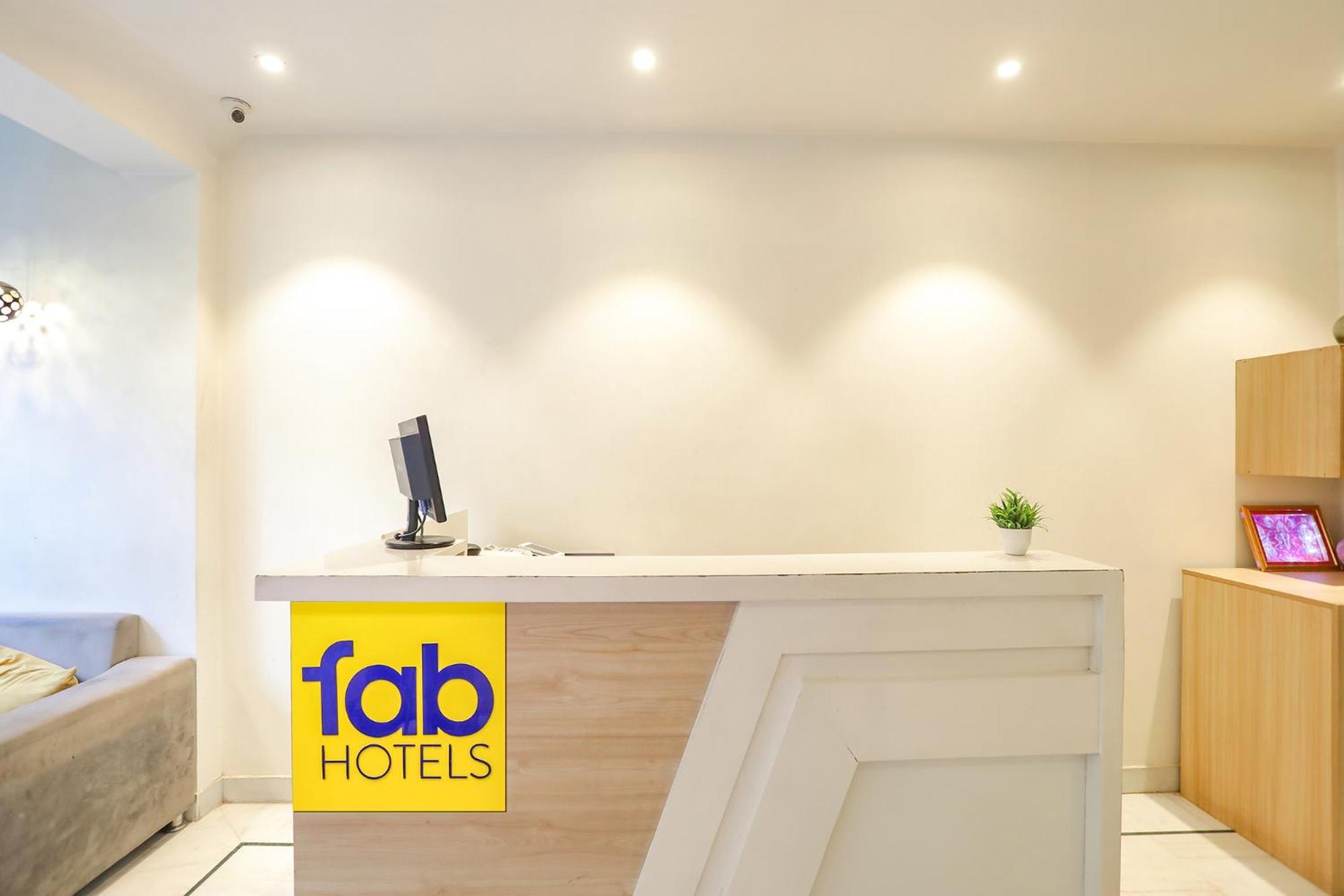 Fabhotel Jhs Studio Gurgaon Dış mekan fotoğraf